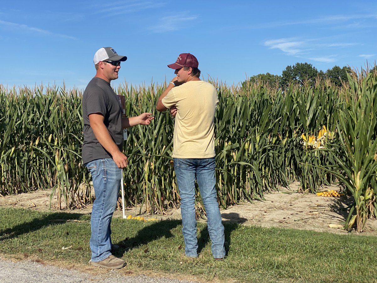A few pictures from a New Dealer Plot Day in Southern Illinois last Thursday! Welcome to it, Chase Ragland &amp; Racer Ag! 🎉