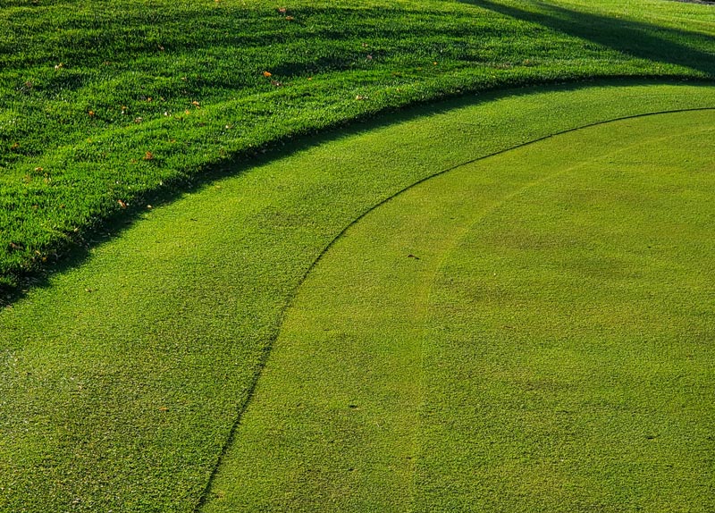 Trying to create a flawless collar around your green? This strategy from a superintendent at <a href="/GolfTheWilds/">The Wilds Golf Club</a>  proves the best tactic is working smarter, not harder. bit.ly/2WvuukK <a href="/GCSAA/">GCSAA</a>