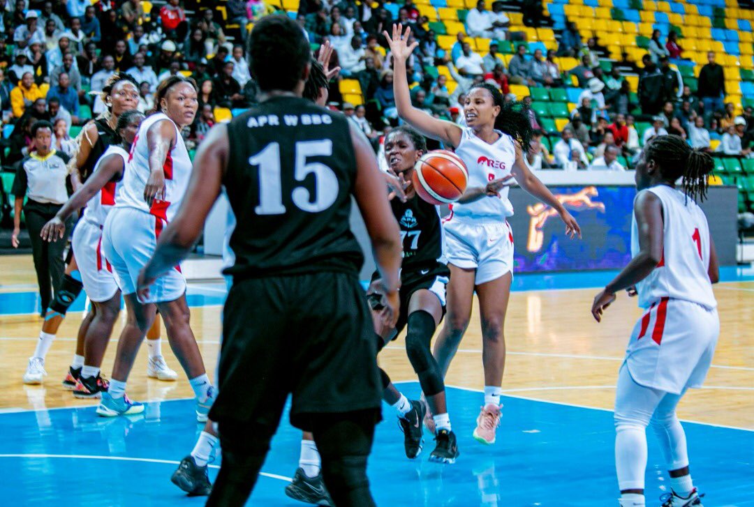 ferwabaRW's tweet photo. #RBLFINALS22
What a comeback π₯π₯π₯
0.3 seconds to go
It is a battle indeed
#REGBBCW 60-57 #APRBBCW
#RBL https://t.co/9yN3j0Ah59