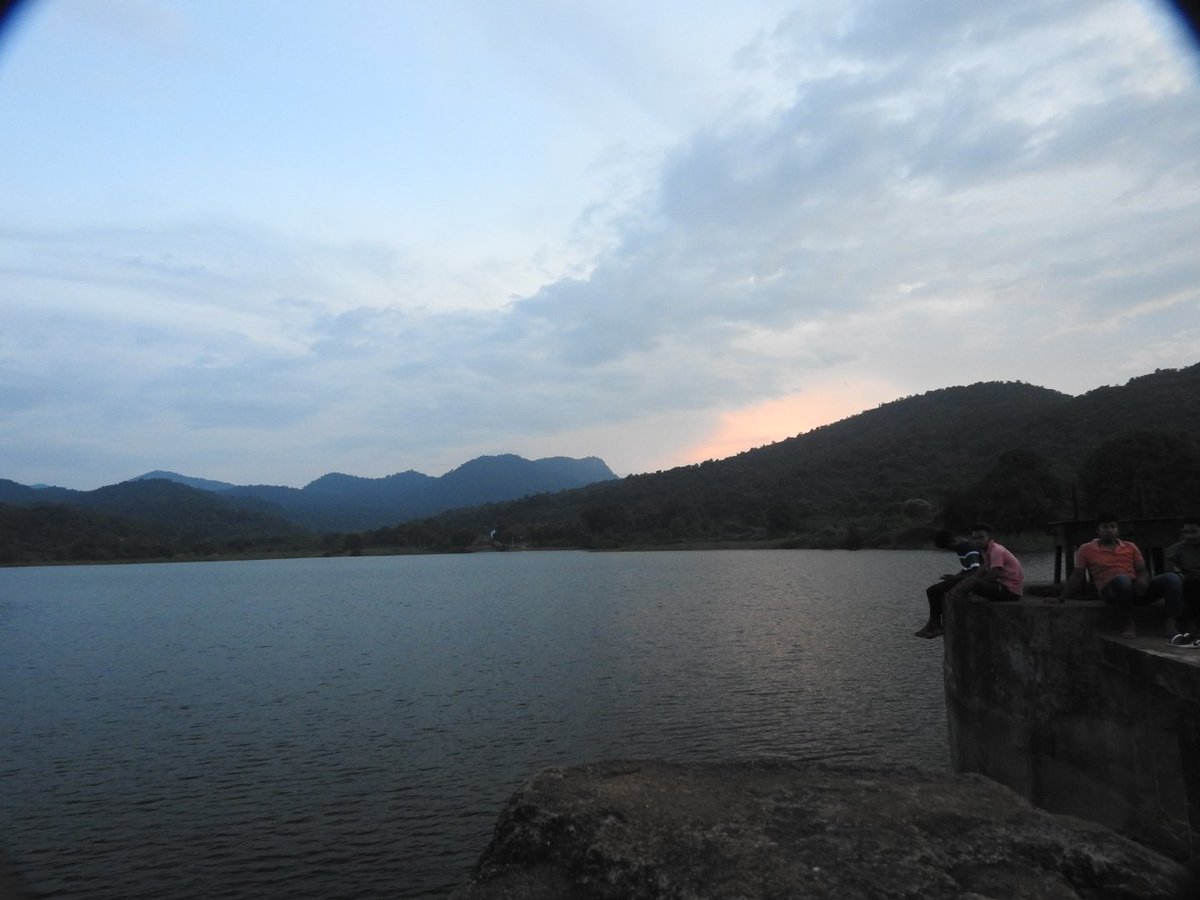 HindolPalace's tweet photo. Standing at the concrete barrage of the #EktaliMIP at #Bankwal #HindolNAC the eastern, southern and western view in that order, of my #IncredibleHindol
The town and the #HindolPalace lie to the north 😊
#nature #positivevibes @hindolbeauty
📸 Credits: #MunaBehera https://t.co/9hwnxxmE23