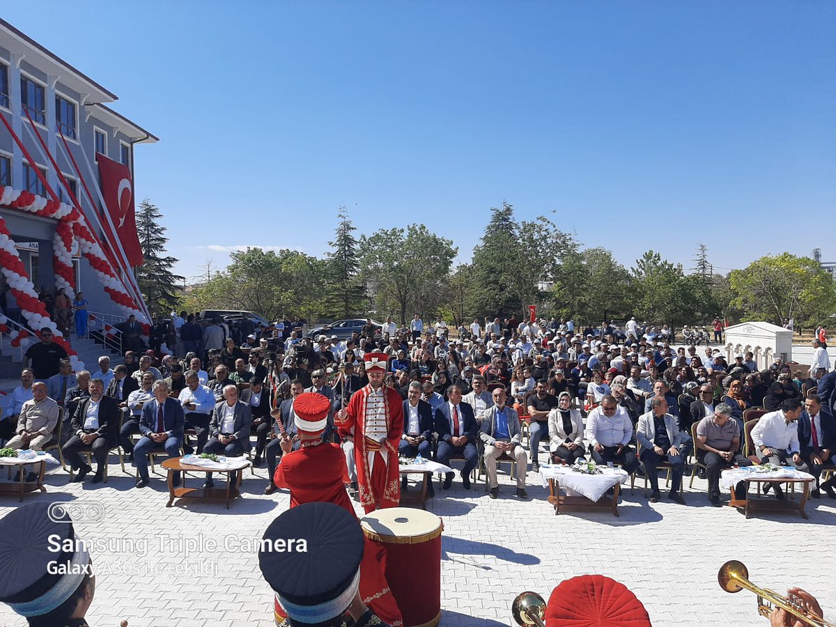 Başkan Vekilimiz Sayın Harun Koçaker 'le birlikte, bugün Altınekin 'de Ali Esmehan Tekelioğlu Anadolu Lisesi ve Kop Hayal Kütüphanesi başta olmak üzere, toplu açılış törenine katıldık. Emeği geçenlere teşekkür ederiz.