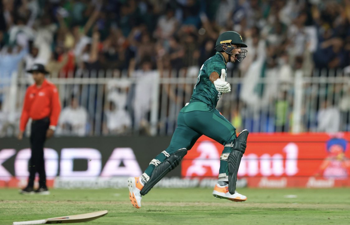 Unbelievable 🙏🙏🙏
thank you Naseem for such an amazing finish 👏❤❤
#PAKvAFG 
#NaseemShah