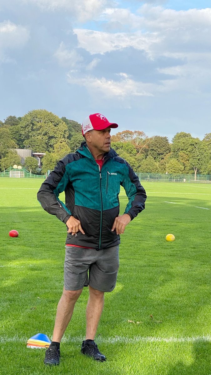AFL_Scotland's tweet photo. How good is this. @sydneyswans legend David Murphy down giving the @EdinburghBloods a training session this evening. #footyinscotland #afleurope #afl #aussierules https://t.co/28XiaCX0F9