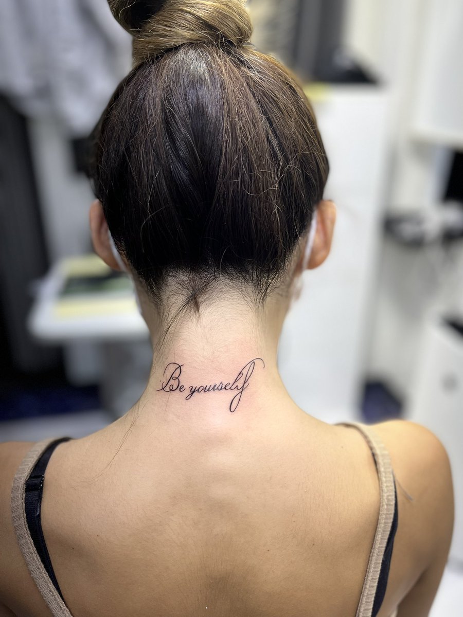 lunar_orbit2's tweet photo. #シンプルレタリングタトゥー🙆‍♂️
#くびほそ女子
work by @lunar_orbit 

#タトゥー #刺青
#tattoo #tattooed  
#洋彫り #和彫り #彫師 #刺青彫師
#タトゥー女子 
#ガールズタトゥー
#レタリングタトゥー
#tattooartists #tattoostudio #tattooshop
#girlstattoos #letteringtattoos
#coveruptattoos https://t.co/7uWXu1eeta