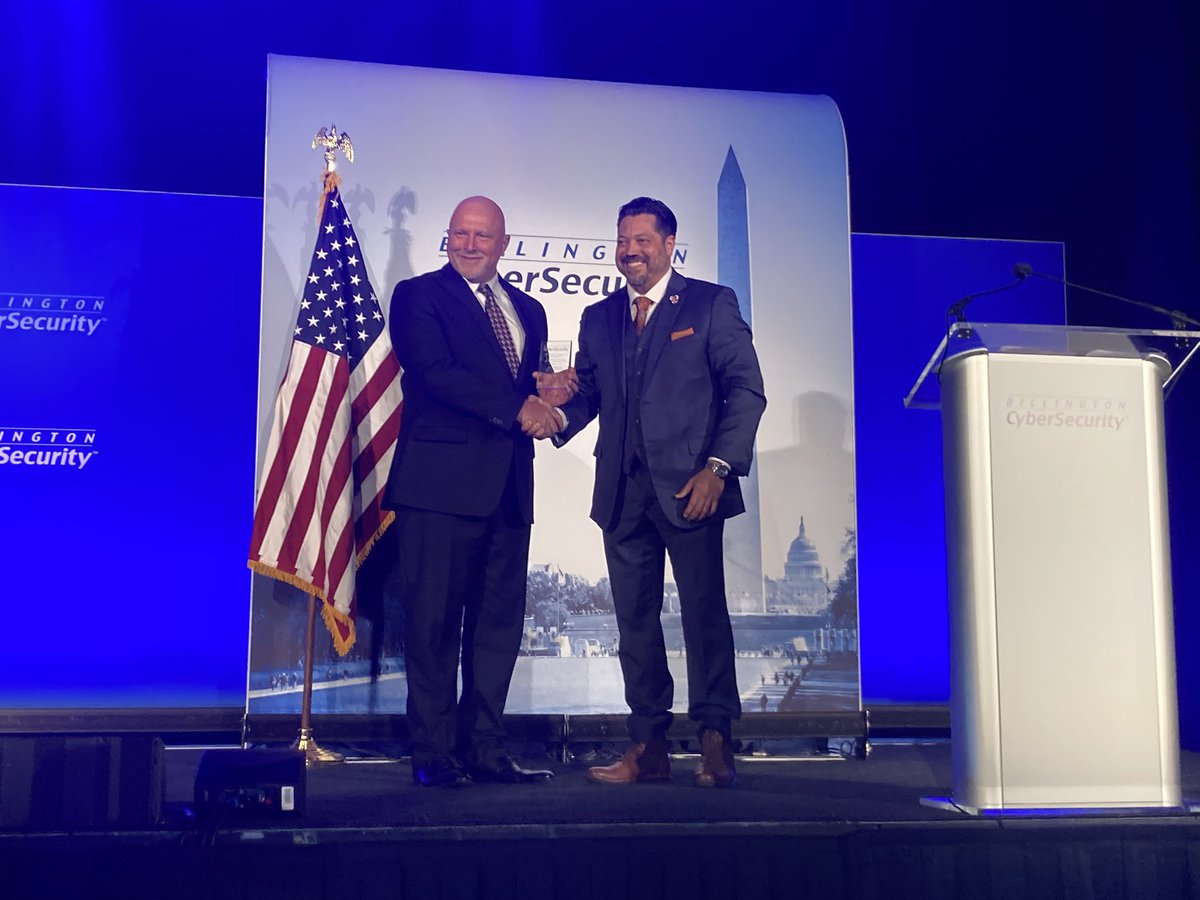 _willash's tweet photo. Congratulations David McKeown #CISO @DoD_CIO on receiving the 2022 @BillingtonCyber #LeadershipAward. Presented by @CiscoSecure’s Marcos Rogers. #BillingtonSummit #SecureTheCountry 🇺🇸 https://t.co/FAUAeBbogd
