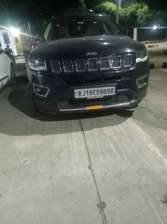 ZakirAliTyagi's tweet photo. मेरठ के किठौर थाना क्षेत्र की 2 लड़कियों अफ़साना और रुखसाना को एजेंट ने नौकरी के बहाने दुबई भेजा था,अब वह लापता है,एजेंट का कहना है कि वह जयपुर एयरपोर्ट से लापता है उनको यह गाड़ी ले गाड़ी ले गई है, @PoliceRajasthan @Uppolice @RajCMO तत्काल मामले का संज्ञान लेते हुए कार्रवाई करें! https://t.co/LeRObSFQap
