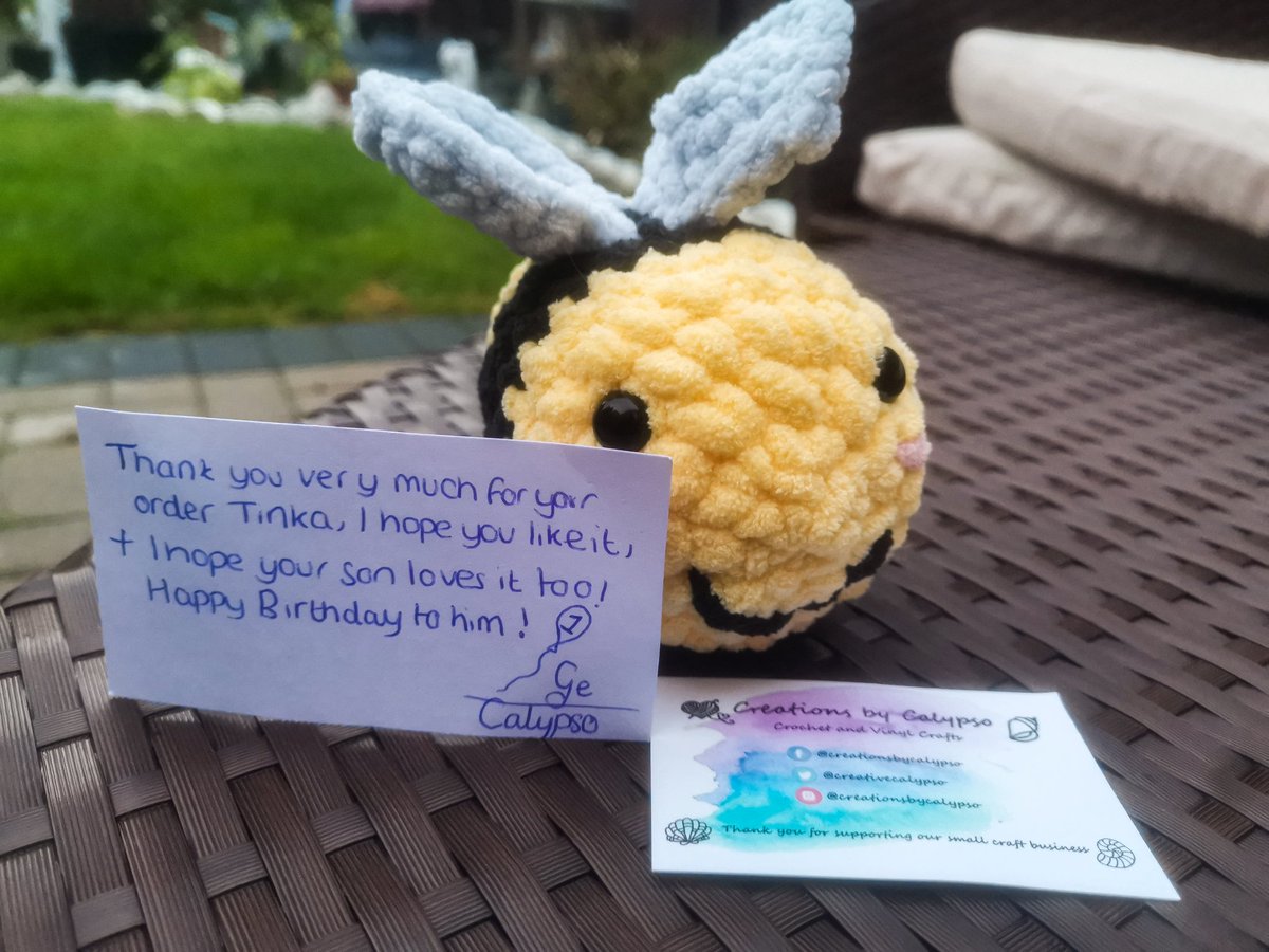 ShopMummyW's tweet photo. My son loves bee's. He turns 1 in a week so I thought I would get him his very own bee made by @creativecalypso &amp; he absolutely loves it❣️🙈💙✨🐝 It even arrived with a lovely personalised note, thank you so much🥰✨
#MHHSBD #bee #son #crochet #SupportSmallBusinesses #wednesday https://t.co/rcWys5P4aP