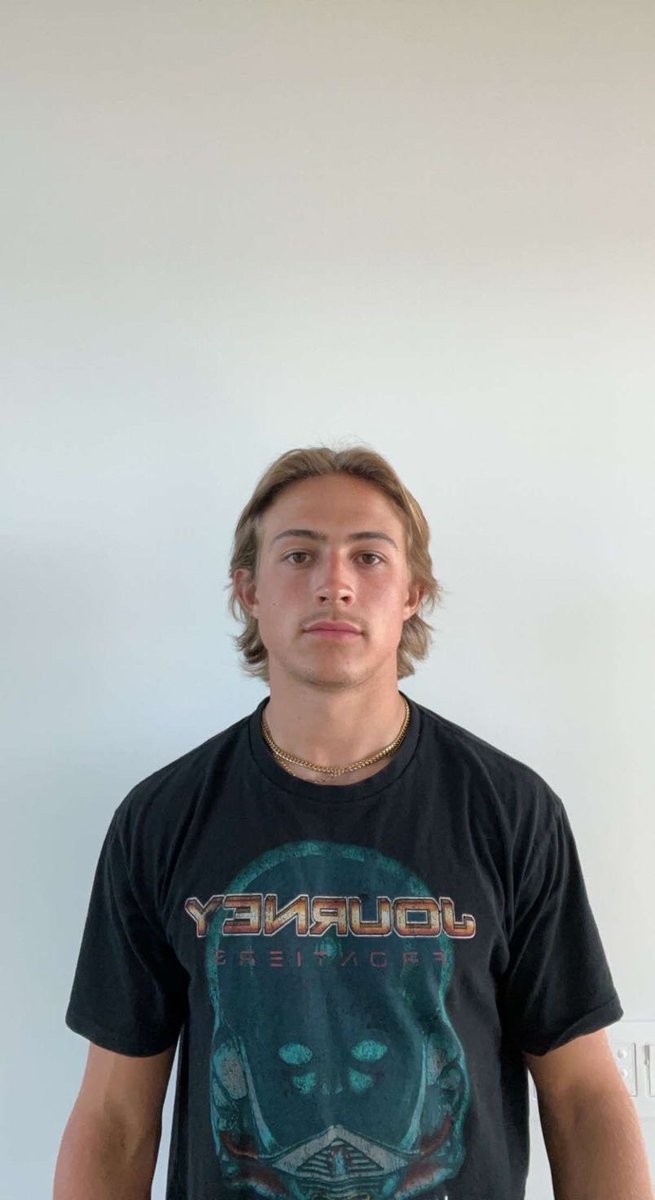 BarstoolKennedy's tweet photo. what’s bro posing for? #washweek https://t.co/m6sRZXrQ6V