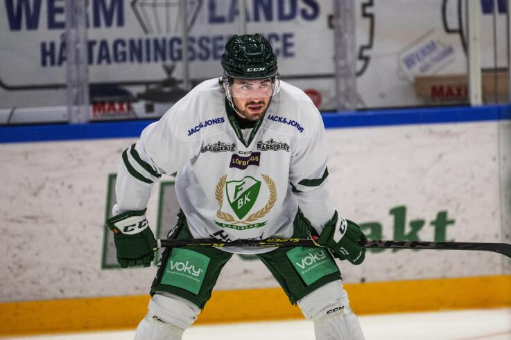 Här är Rickard Wallins glädjesbesked till Färjestadsfansen:

"Alla papper är klara"

vf.se/2022/09/07/far…
#fbkse