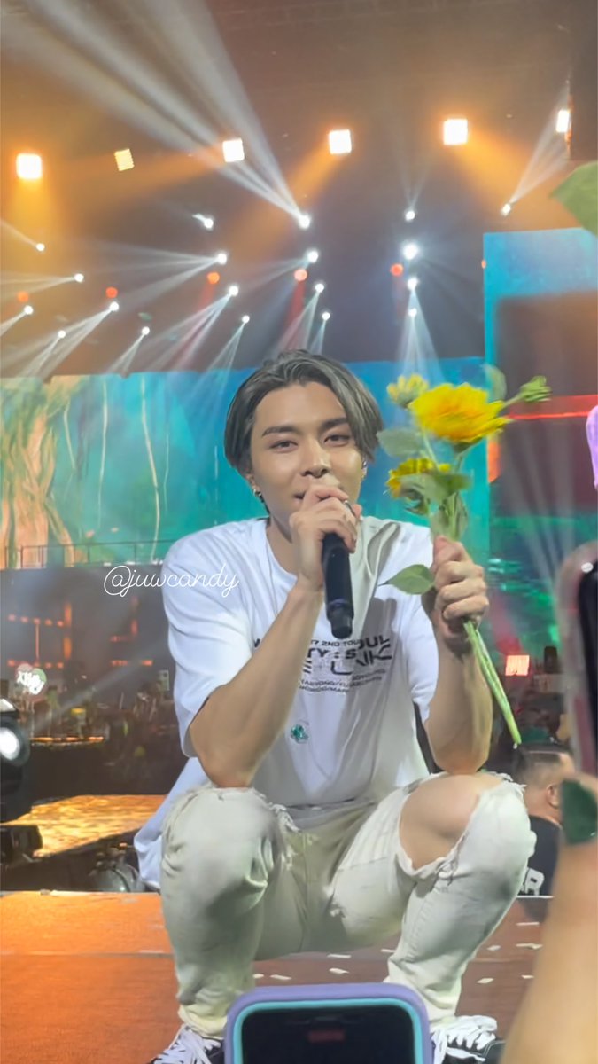 juwcandy's tweet photo. ジャニ😭🌻💚

 #Johnny  #nct127 
#NCT127inManila 
#THELINKTourManila 
 #NEOCITY_THE_LINK https://t.co/ig5YXLZ5JM