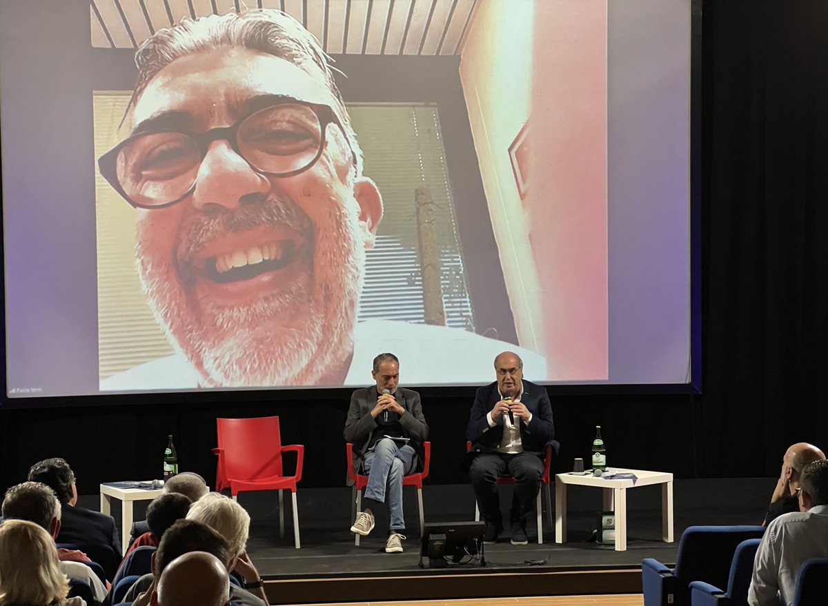 premioseledoro's tweet photo. @PaoloVerri Nelle aree interne c’è un motore incredibile per il nostro Paese. Bisogna guardare con fiducia al futuro delle nostre #comunità, fare di tutti questi Borghi un prodotto unico da mettere sul mercato #RipartireDaiBorghi

 #BridgesVsWalls #seledoro2022 https://t.co/pzUTFcUiqb