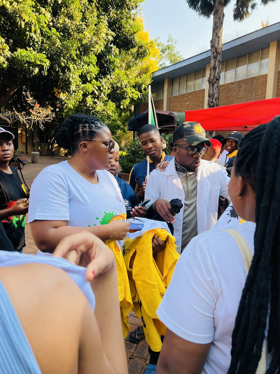 NoncebaMhlauli's tweet photo. SRC ELECTIONS FINAL PUSH!! 

⬛️ SASCO TUT Arcadia Campus  

#StudentsFirst #SASCOToTheFront ✊🏾 https://t.co/F5WwJPR2aQ