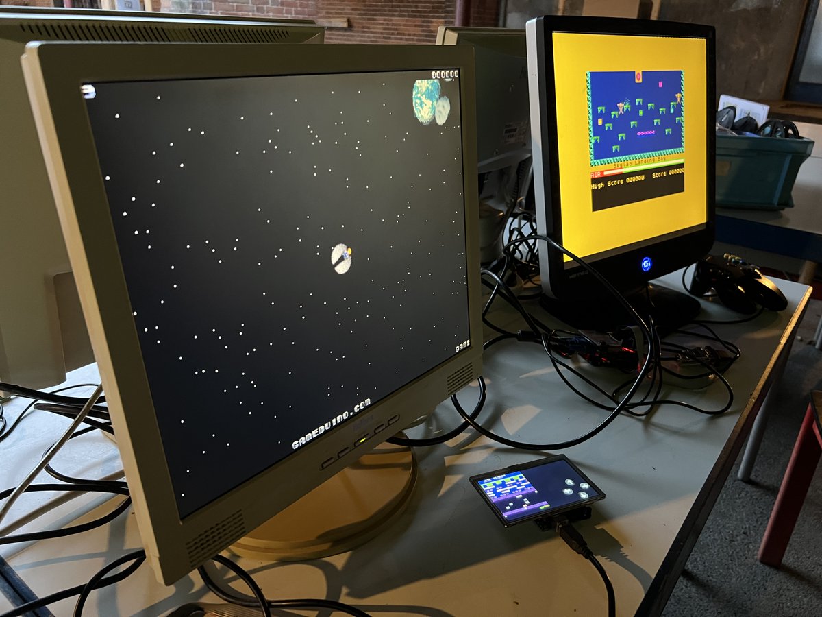 Heute: Gameduino Systempflege bei <a href="/Arduino_H/">Arduino Hannover</a> für die <a href="/MakerFaireDACH/">Maker Faire DACH</a> Hannover am Samstag und Sonntag 😀