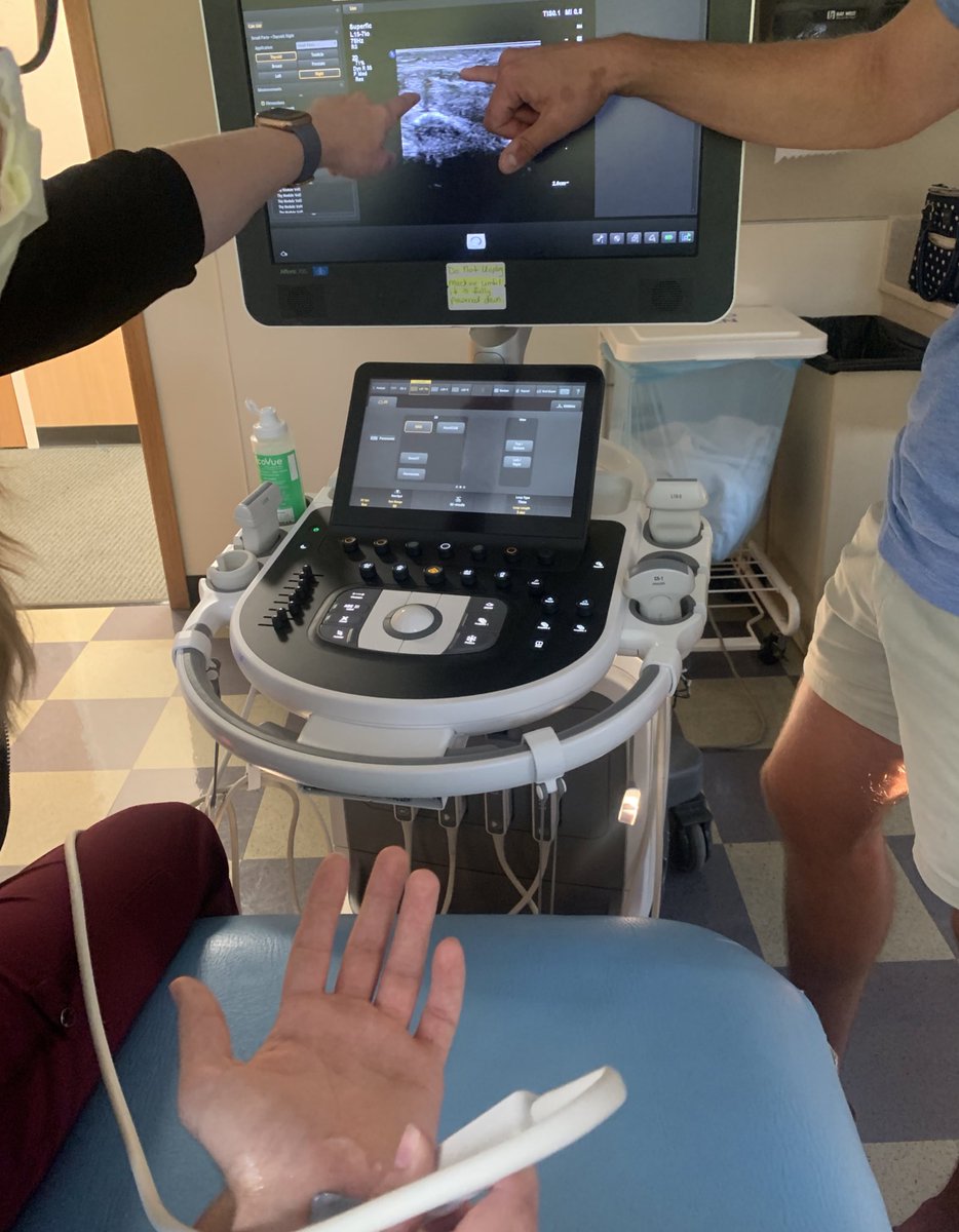Awesome opportunity to learn ultrasound techniques and injections while on a PM&amp;R acting internship! PM&amp;R is so much fun! 💉🦾🦿😊 #PMR #Physiatry #PMR #Match2023 #Ultrasound #Rehabilitation #injection #Fun #Education #Mentorship #Exercise