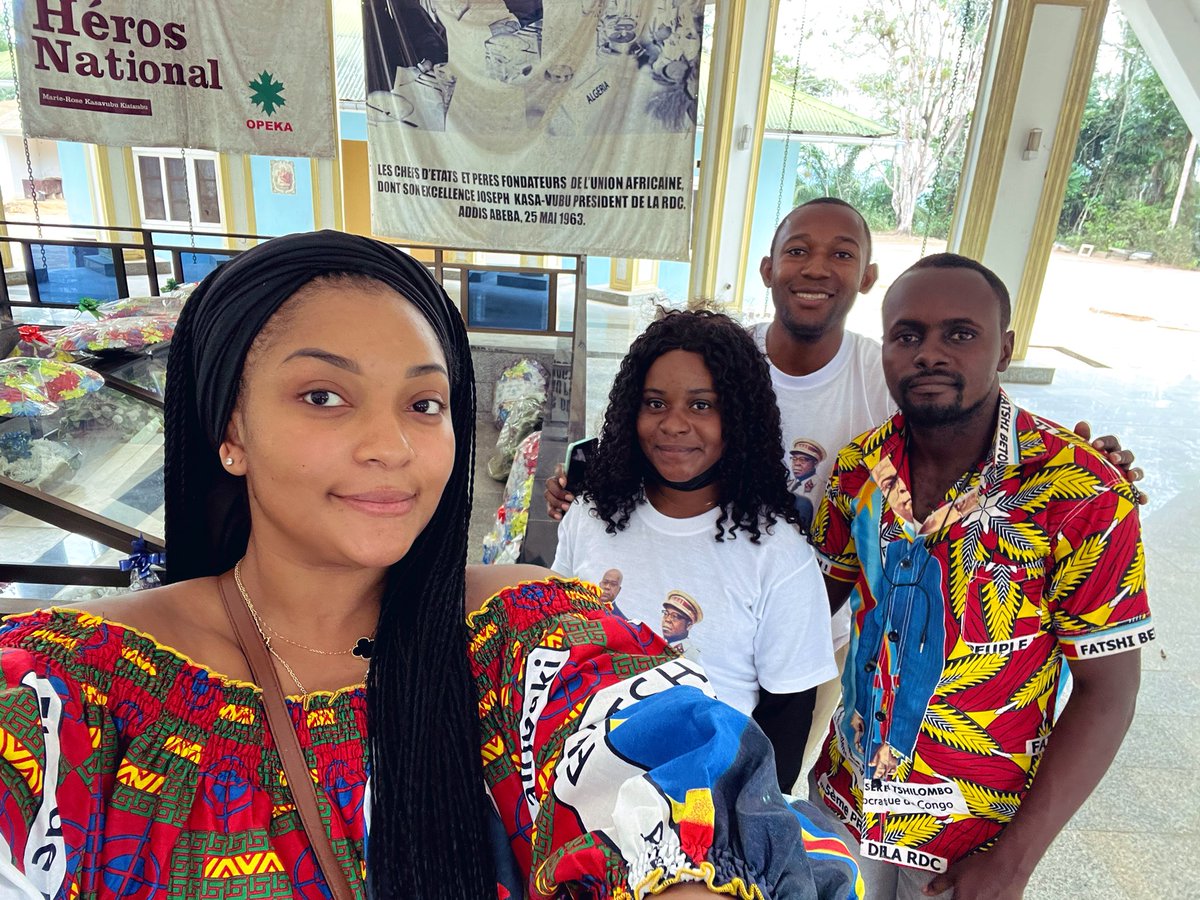fondationPRKasa's tweet photo. #KONGOCENTRAL ~ Quelques membres de la fondation FPK de #Matadi avec leur vice-présidente @itamboMotema sont parti rendre visite au mausolée du Premier Président de la République Mfumu Kasavubu à #Singini qui se trouve dans le bas fleuve du #KC 🌺🙏🏽 https://t.co/R6SJ8URBxW