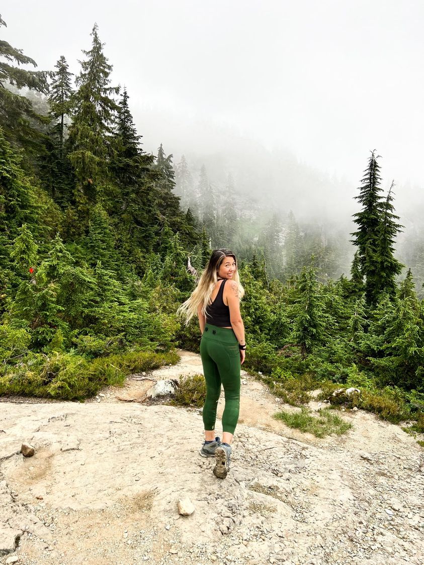 We were stoked to hear about Erin's experience in the K1s after them to the test.
"Truthfully, my knee and hips feel so so supported and they’re so comfortable to wear. I also don’t need to spend the following three days after a hike in a knee brace (win win 😅)."