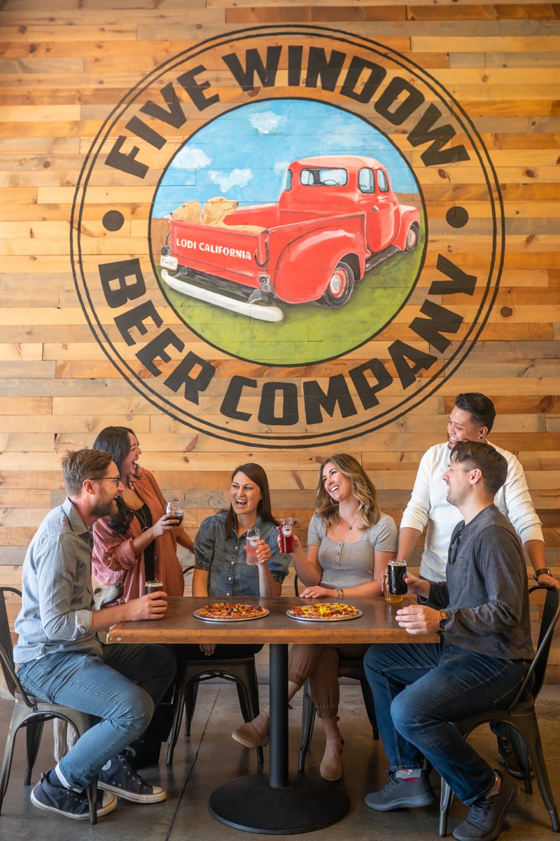 visitlodi's tweet photo. Brews, pizza, and good vibes at Five Window are the only way to spend your Wednesday!🍺🍕

https://t.co/Y9wWB1NcC7

#visitlodi #visitcalifornia #stuckinlodi #downtownlodi #lodibeer #lodicraftbeer #beerloversday #craftbeer #lodica https://t.co/eq37MX2A2p