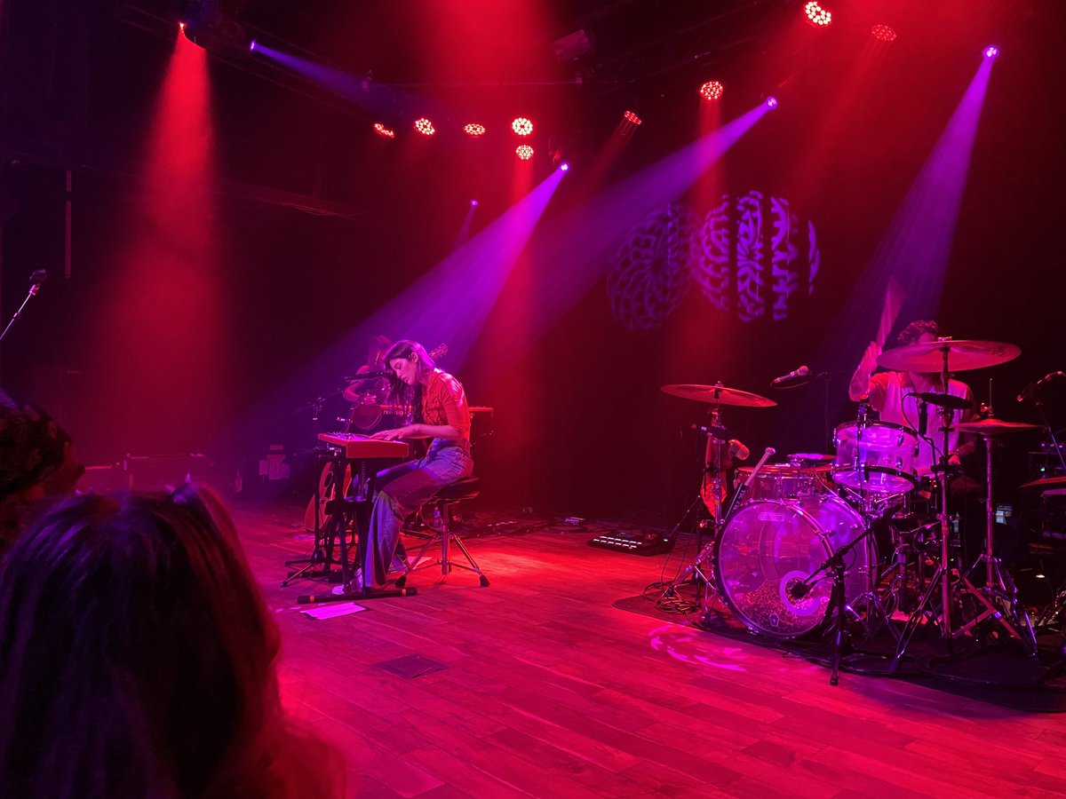 JustADamBeaver's tweet photo. Hbd, ⁦@gracieabrams⁩. Your music is magic. https://t.co/bbx2RnRRA7 https://t.co/xKRuc8Ocu4