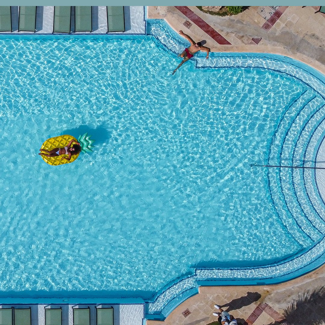 AlltraCancun's tweet photo. Worry about nothing and let the stress float away. 
.
No te preocupes por nada y libérate del estrés.
.
#WyndhamAlltraCancun https://t.co/sO6DCawSCf