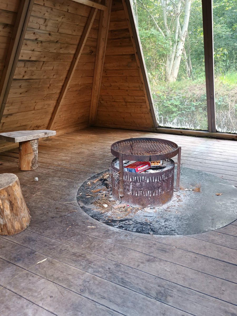 kristallnaach's tweet photo. #Ronjalandsleden #pilgremsleden 
🌞 💦#pilgern 💦 🌞 #Wandertag
#Pilgerweg #Schweden 🇸🇪 #Sverige 

Tolle #Schutzhütte..#Windfang mit #Feuerstellen in schwedischer #Wildnis 

#Elchenländle22 😆 #Alleinlage?
#Furesjön 🌊 🇸🇪 #VästraGötaland https://t.co/Vx1okVfWNJ