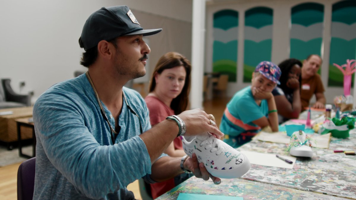 StandTogether's tweet photo. Have you ever felt overwhelmed with the task at hand? @PeaceLoveFdn co-founder @JeffSparr shares advice on how to stay grounded and continue making progress on the task at hand: https://t.co/JUIKQCPnQy. https://t.co/oDbr6ktld6