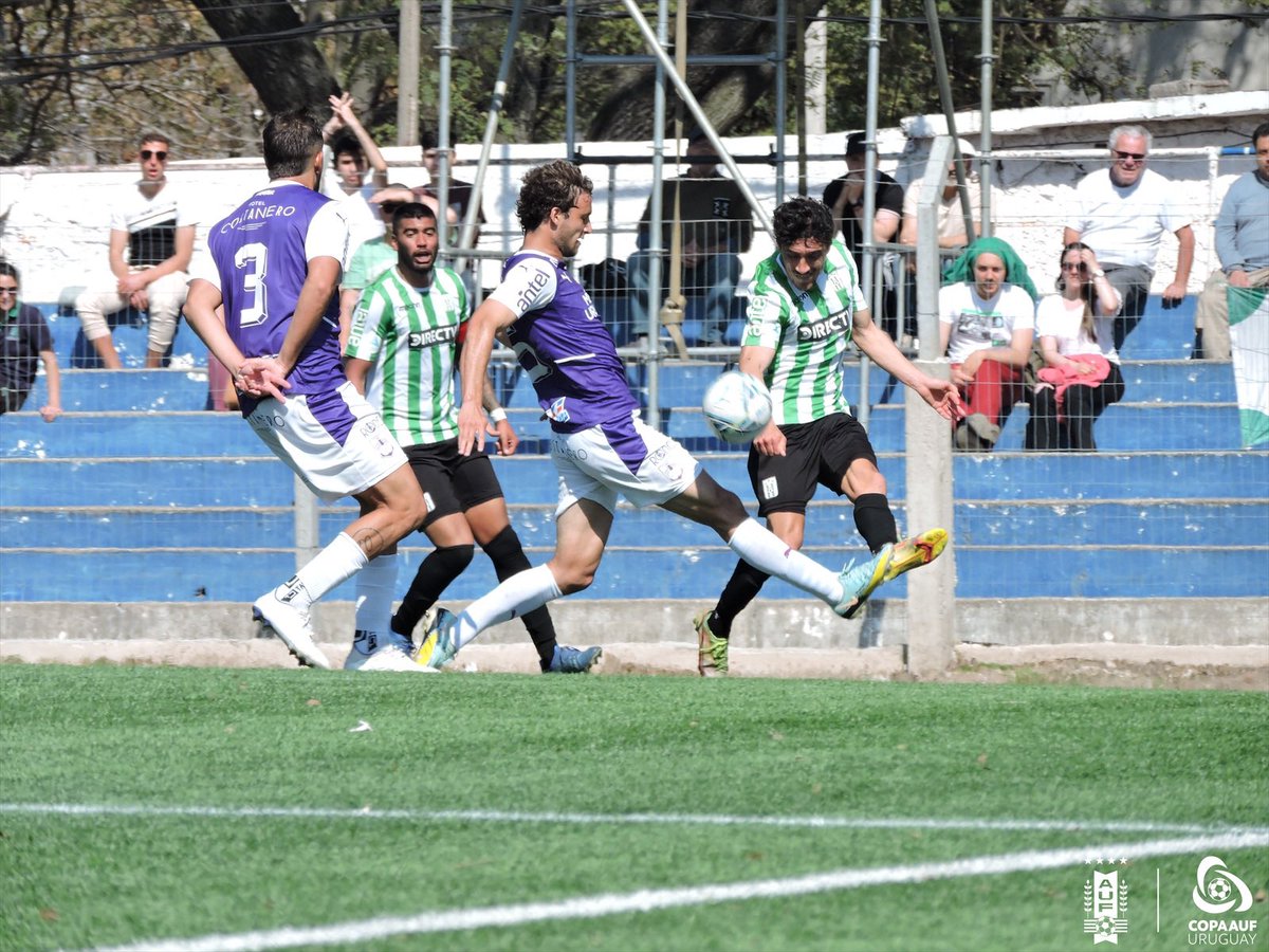 CopaAUFUruguay's tweet photo. #RACvsDEF | 0-0 | ¡Final del primer tiempo!
➡️ @RacingClubUru - @DefensorSp
➡️ Tercera Fase #CopaAUFUruguay
#JuegaUnPaís https://t.co/Of6RyusfjY