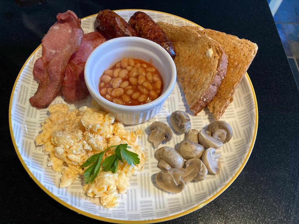 Have you seen our breakfast deal. Sausage, eggs and bacon all available from the shop. 6 sausages, 200g bacon and 6 eggs all for £5
.
.
.
.
#millclosefarmshop #eggs #bacon #yorkshire #yorkshiredalesmeat #buylocal #sausage #cookedbreakfast