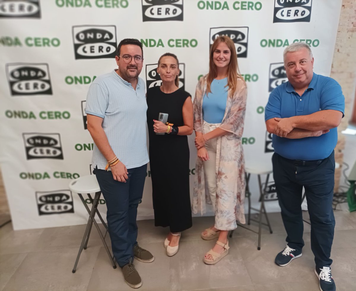PPVilareal's tweet photo. ℹ️ Hui els nostres regidors del @PPVilareal han fet la ruta per les bodegutes que ofereixen els mitjans de comunicació locals 📺📹 amb motiu de les Festes de la Mare de Déu de Gràcia 🎊. Moltes gràcies a tots per el seu treball informatiu al llarg d'aquests festejos 🎙️🗞️ https://t.co/mcqhJrHivw
