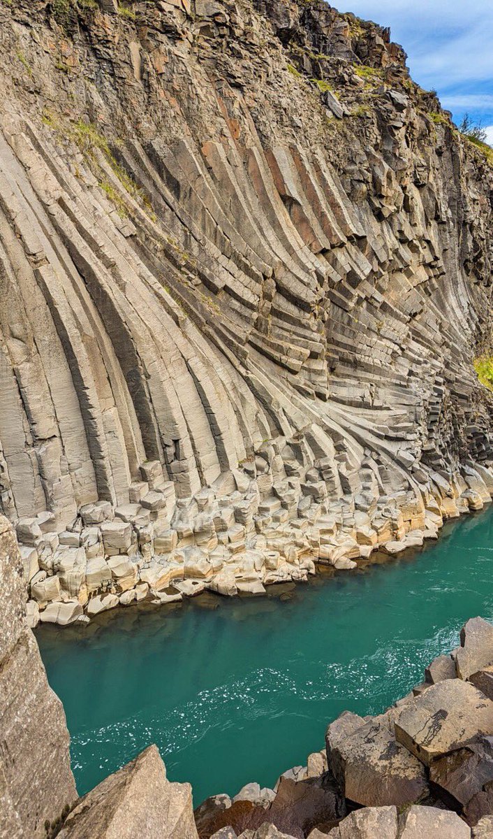 tmccormick's tweet photo. @spahn711 astounding drone footage of basalt columns in astounding Stuðlagil canyon (Iceland): https://t.co/nU1LXHcYZg - see also https://t.co/qHwXZ9UDYa - #Stuðlagil #Studlagil https://t.co/m2jp0Cun9t