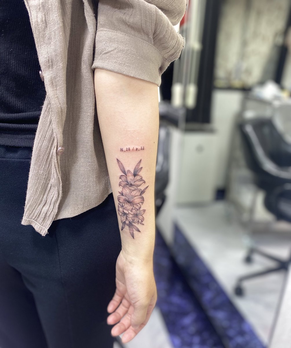 lunar_orbit2's tweet photo. #リスカカバー🙆‍♂️
#ユリ系女子
work by @lunar_orbit 

#タトゥー #刺青
#tattoo #tattooed  
#洋彫り #和彫り #彫師 #刺青彫師
#タトゥー女子 
#ガールズタトゥー
#レタリングタトゥー
#tattooartists #tattoostudio #tattooshop
#girlstattoos #letteringtattoos
#coveruptattoos #touchuptattoo https://t.co/zuikN4hOk6