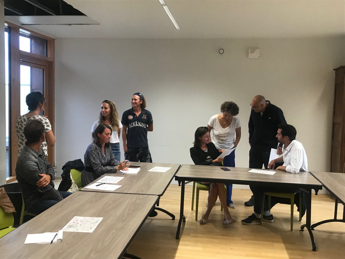Ce mercredi soir, réunion d'informations pour le #Vélobus à Clisson. Une dizaine de parents étaient présents, ainsi qu'un professeur de l'école Jacques-Prévert. Une ligne ouvre quartier Trinité en plus de celle existante quartier Mare Rouge. Top Départ : lundi 12 septembre.