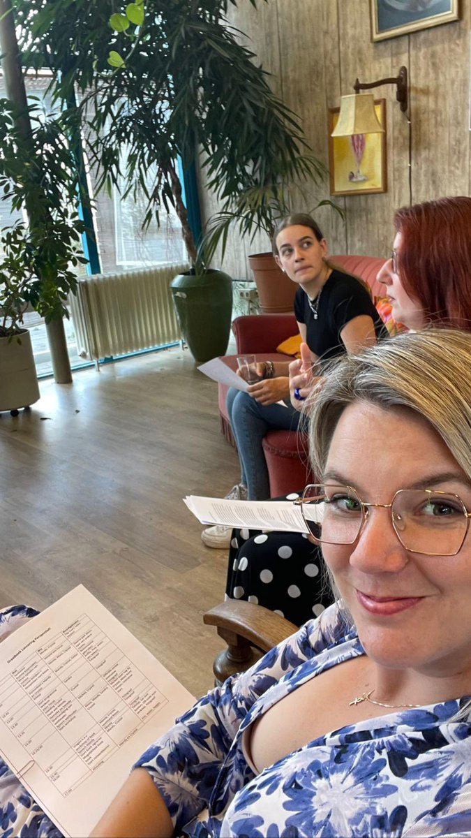 CrystalZiel's tweet photo. Voorbespreken en voorbereiden van de boeklancering van ‘Perspectief!’ bij Stichting Focus in #zwolle met trainingsacteur Moos Schalekamp, fotograaf Esther v/d Wal, Sandra v/d Belt van Focus en partner in perspectief Mandy Peper. https://t.co/WqdgVAUX2d