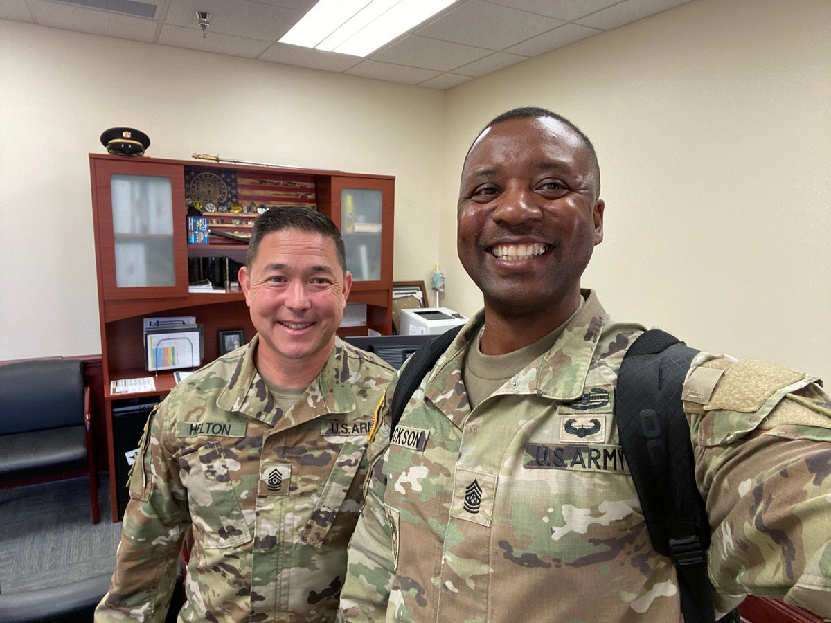 USAARMSTB7's tweet photo. Why I Love the ARMY!! Last week I got to see Army Family Members, mentors and classmates. Lastly CSM Edwards and I had the opportunity to share a mentorship segment with future BDE and BN CSMs in PCC. It was phenomenal our Future looks Great!!! Forge the Thunderbolt!! https://t.co/OzVBAzZuH8