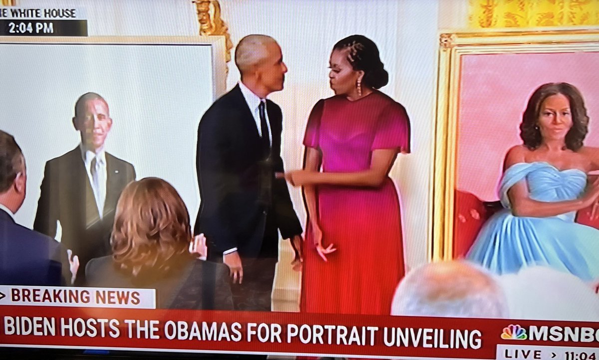 LePapillonBlu2's tweet image. Beautiful unveiling portraits of the Obamas right now. 💙✨
