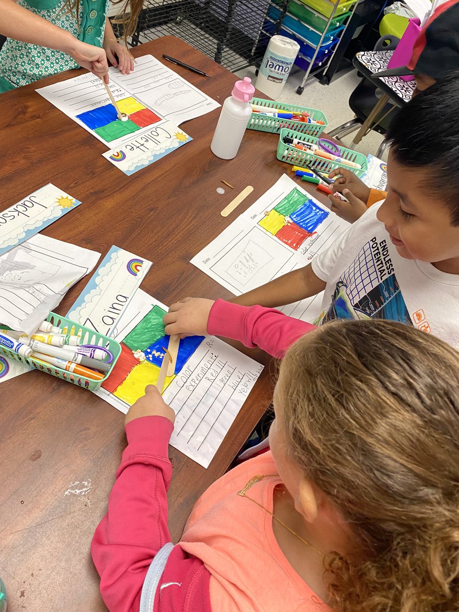 MsTaylorEvans's tweet photo. What colors do mealworms like best? We experimented this morning and predicted what each mealworm would do! 🔎 #SweetSecondGrade #ShawneePride https://t.co/OAGXshYAXS