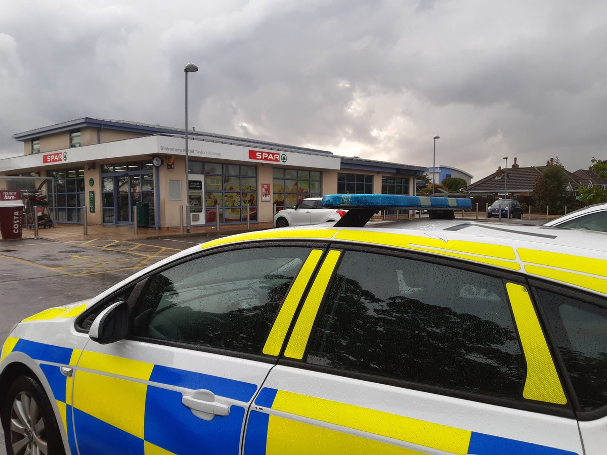 HumberbeatNEL's tweet photo. Cleethorpes NPT continuing a busy shift, successful retail security meeting completed at one of our convenience stores #Cleethorpes #busyshift #humbersidepolice #CrimePrevention #shoptheftprevention #northeastlincs https://t.co/VHIcEQFrAT