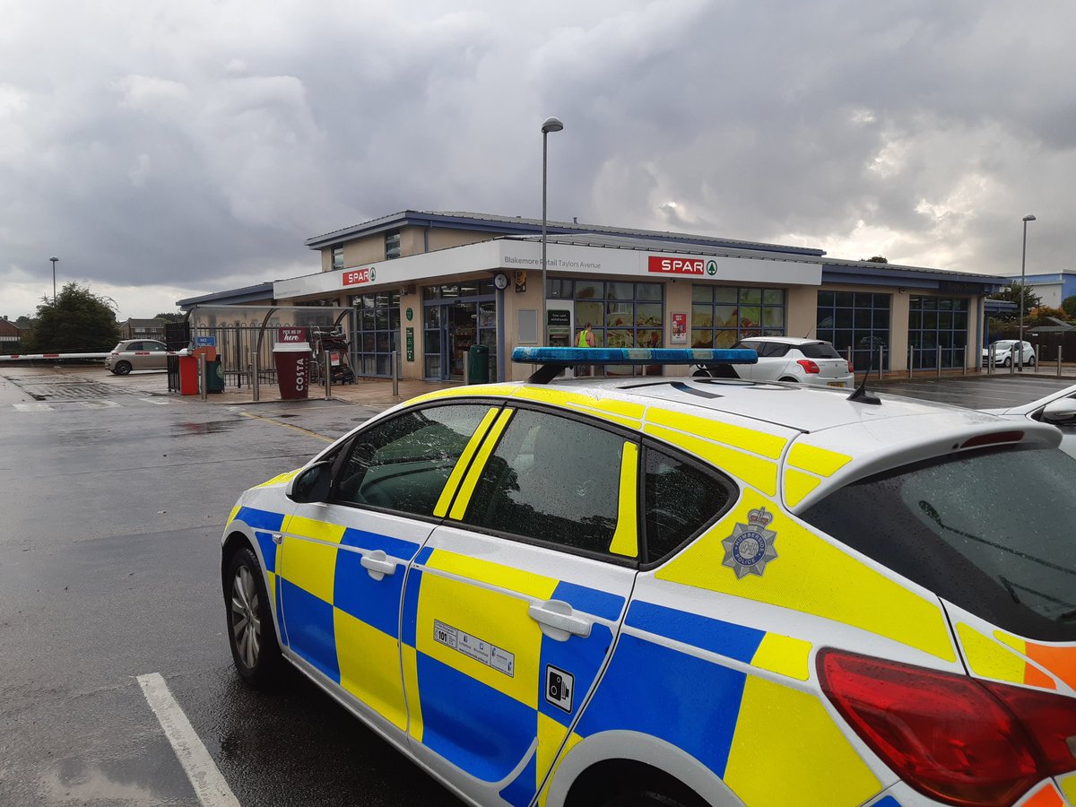 HumberbeatNEL's tweet photo. Cleethorpes NPT continuing a busy shift, successful retail security meeting completed at one of our convenience stores #Cleethorpes #busyshift #humbersidepolice #CrimePrevention #shoptheftprevention #northeastlincs https://t.co/VHIcEQFrAT