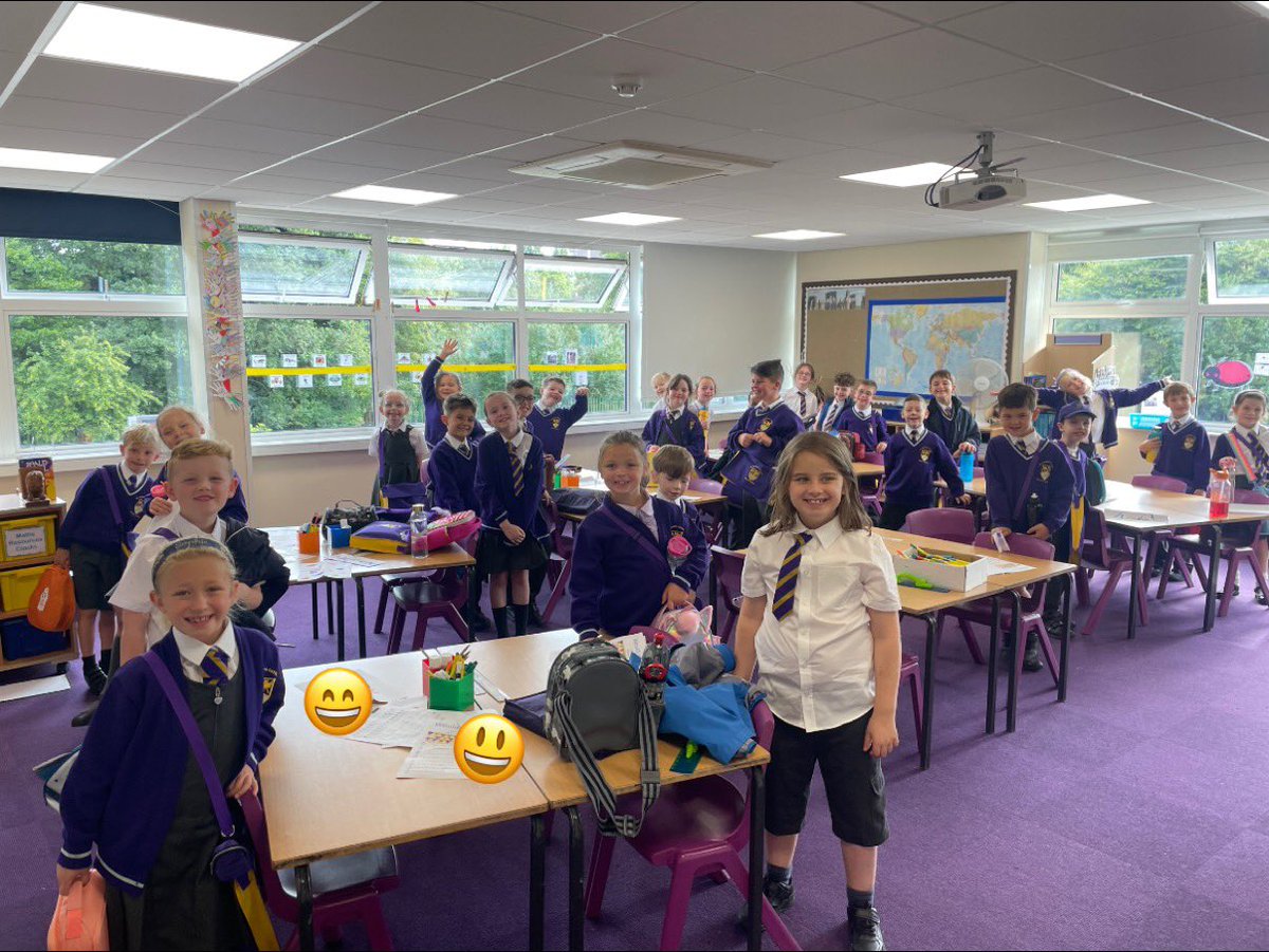 StAlbans_Sch's tweet image. Year 3 are excited for the year ahead 💜🙌 #MissD