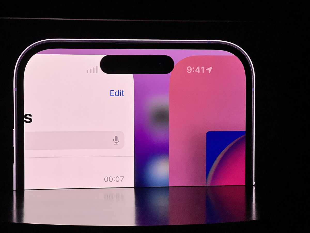 spin9's tweet photo. เปิดตัว iPhone 14 Pro และ iPhone 14 Pro Max
ไม่มีติ่งหน้าจอแล้ว เปลี่ยนเป็นแบบเจาะรูทรงเม็ดยาวงรีแทน เรียกว่า Dymamic Island ปรับอินเทอร์เฟซแจ้งเตือนให้เข้ากับรูกล้องหน้า
มีให้เลือก 4 สี — มีสีม่วงโทนใหม่เป็นไฮไลต์
#AppleEvent https://t.co/wiQbeEJnAI