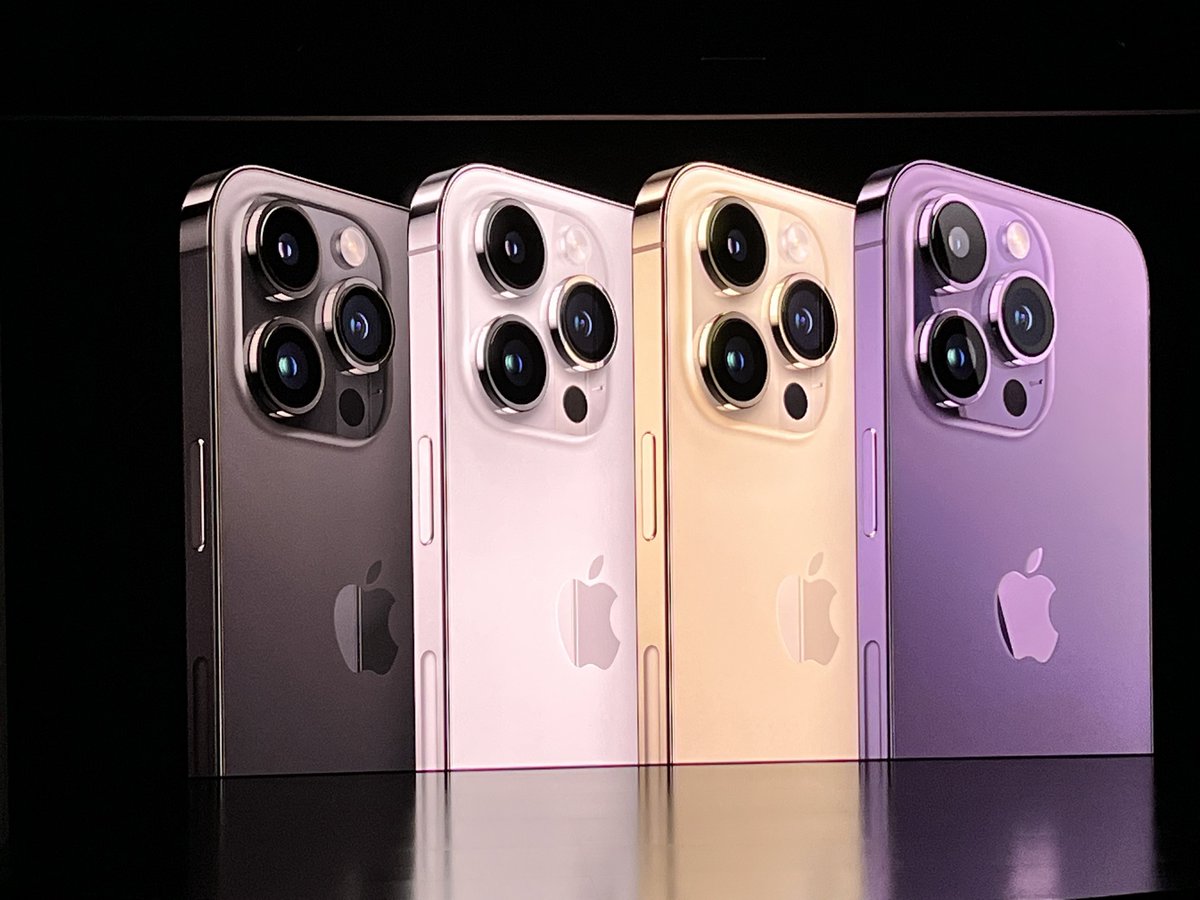 spin9's tweet photo. เปิดตัว iPhone 14 Pro และ iPhone 14 Pro Max
ไม่มีติ่งหน้าจอแล้ว เปลี่ยนเป็นแบบเจาะรูทรงเม็ดยาวงรีแทน เรียกว่า Dymamic Island ปรับอินเทอร์เฟซแจ้งเตือนให้เข้ากับรูกล้องหน้า
มีให้เลือก 4 สี — มีสีม่วงโทนใหม่เป็นไฮไลต์
#AppleEvent https://t.co/wiQbeEJnAI