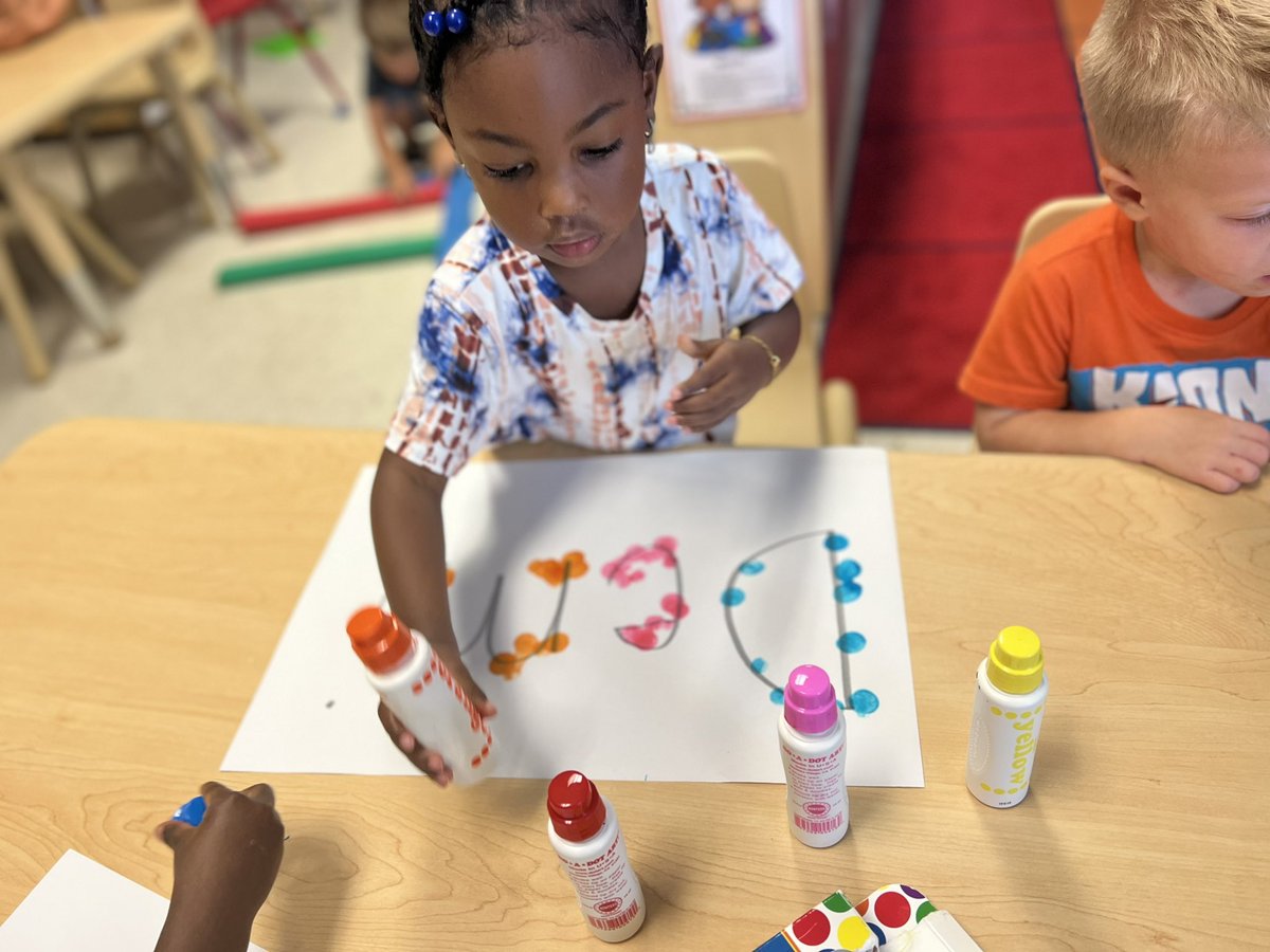 AmandaWaggoner3's tweet photo. Learning our most important letters! @EaglesSouthwest  @MsBryant19 https://t.co/K7CokTtf4d