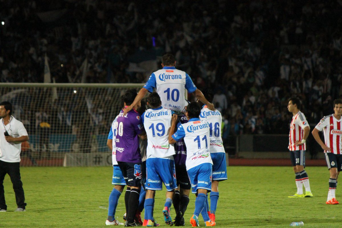lanetafutbolera's tweet photo. Aquella mágica noche en el universitario de la @BUAPoficial @EstadioBUAP ex casa de los #lobosbuap @ClubPueblaMX se declaraba por quinta vez campeón de la #copamx🏆🇲🇽 clausura 2015 bajo el mando del #ProfeCruz
.
.
.
¿Recuerdan el plantel completo ? https://t.co/c3OjEYyGSU
