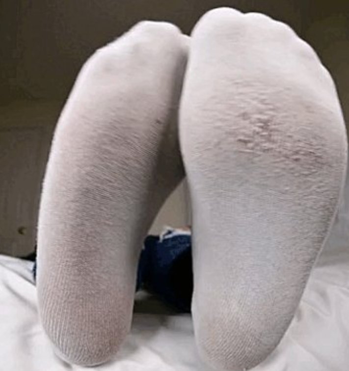 Renate_babe1's tweet photo. Wie koopt er mijn heerlijke gedragen sokken deze dame moet verwend worden met geld #moneypig #fetisch #moneyslaves https://t.co/JwzJwk8KUa