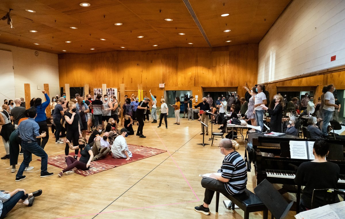 On September 29, soprano Svetlana Sozdateleva makes her Met debut as Katerina Ismailova alongside tenor @OperaBrandon in Shostakovich’s Lady Macbeth of Mtsensk. @KeriLynnWilson conducts. 

More info: bit.ly/3y33WYh

📷 Jonathan Tichler / Met Opera