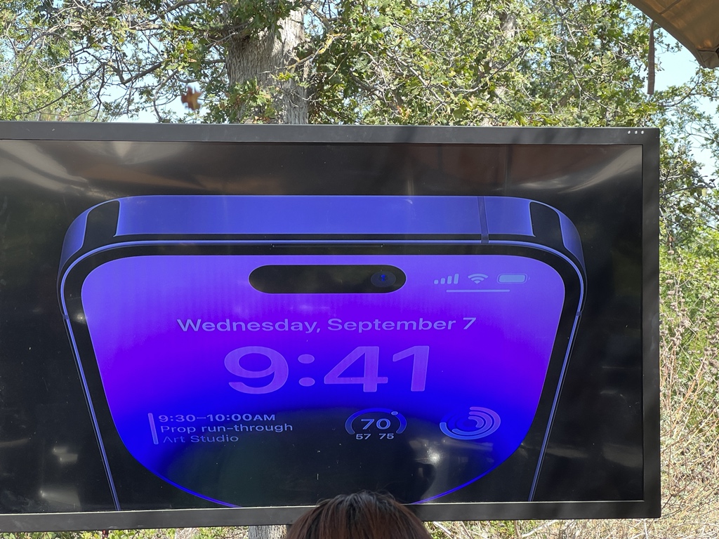 appltrack's tweet photo. IPhone 14 Pro has an always-on display FINALLY! https://t.co/PIKrBr0EC0