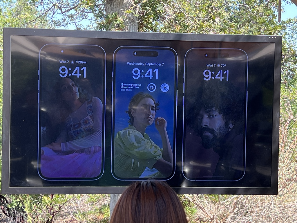 appltrack's tweet photo. IPhone 14 Pro has an always-on display FINALLY! https://t.co/PIKrBr0EC0