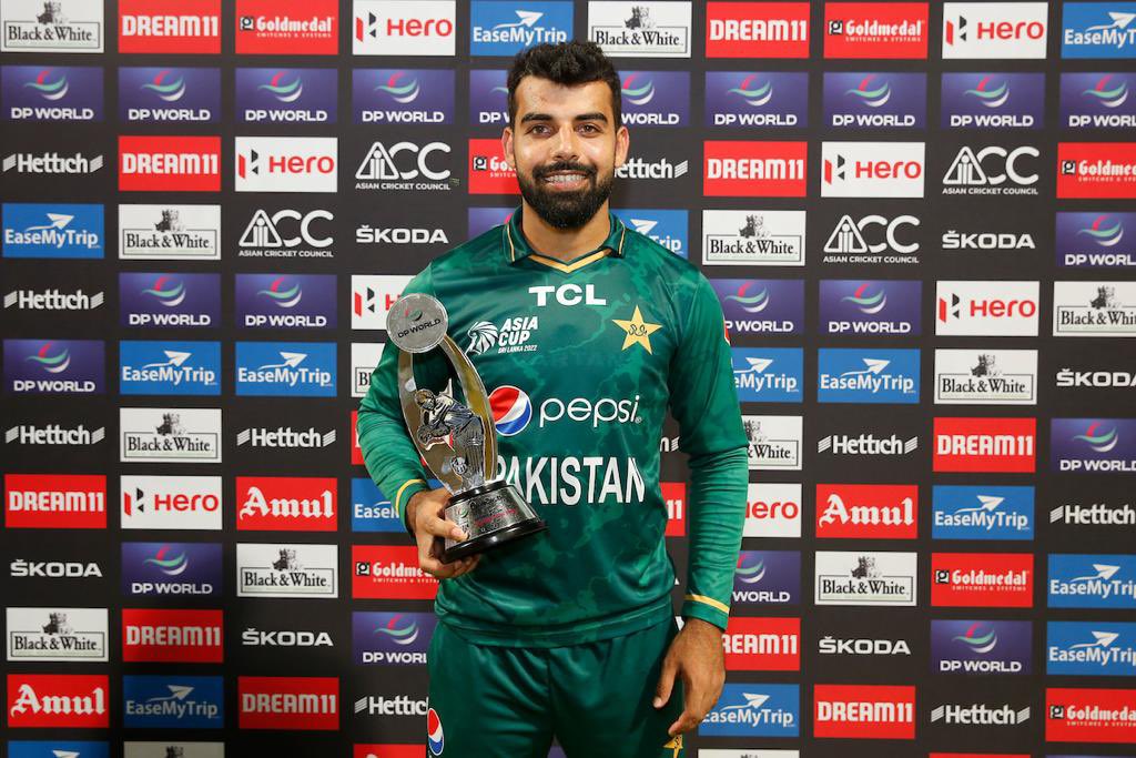 76Shadabkhan's tweet photo. Javed bhai aur Shahid bhai ke chakkoon ke baad sab ko @iNaseemShah ke chakkay yaad rahein gai. Kabhi umeed na haaro. Despite the win, we realise we made some errors and will try to work on them. To the my team and our fans, love u. This MOTM award is for you. #PakistanZindabad https://t.co/vBBg0stsyq