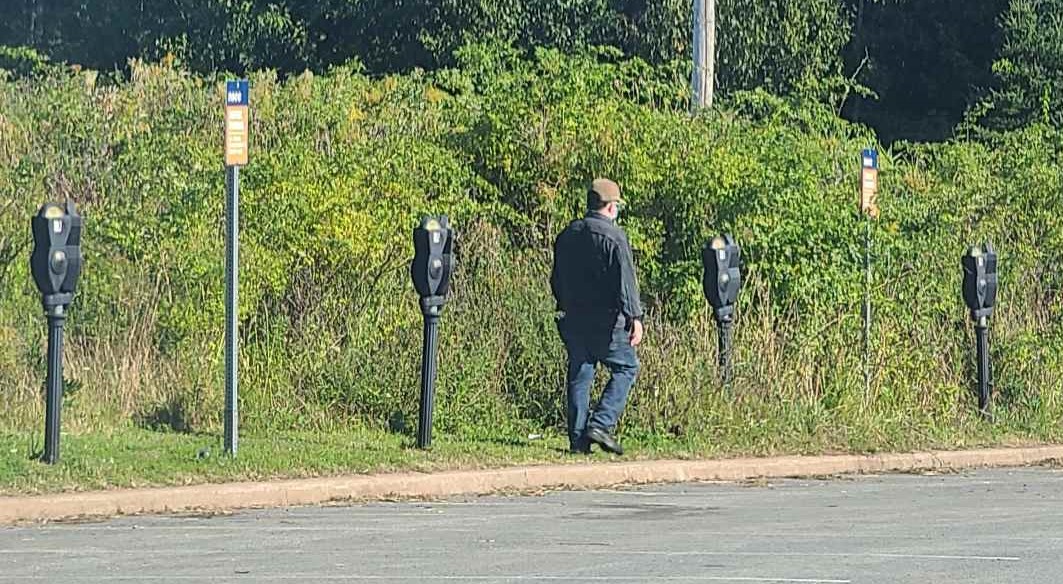 HfxRegPolice's tweet photo. @HfxRegPolice continue to investige a robbery that occurred in the parking lot near 80 Mawiomi Place in Dartmouth on Sept 2 and are releasing suspect’s photo. Anyone with information is asked to call police. https://t.co/6WsPYofBqZ https://t.co/PXJJLAQy7F