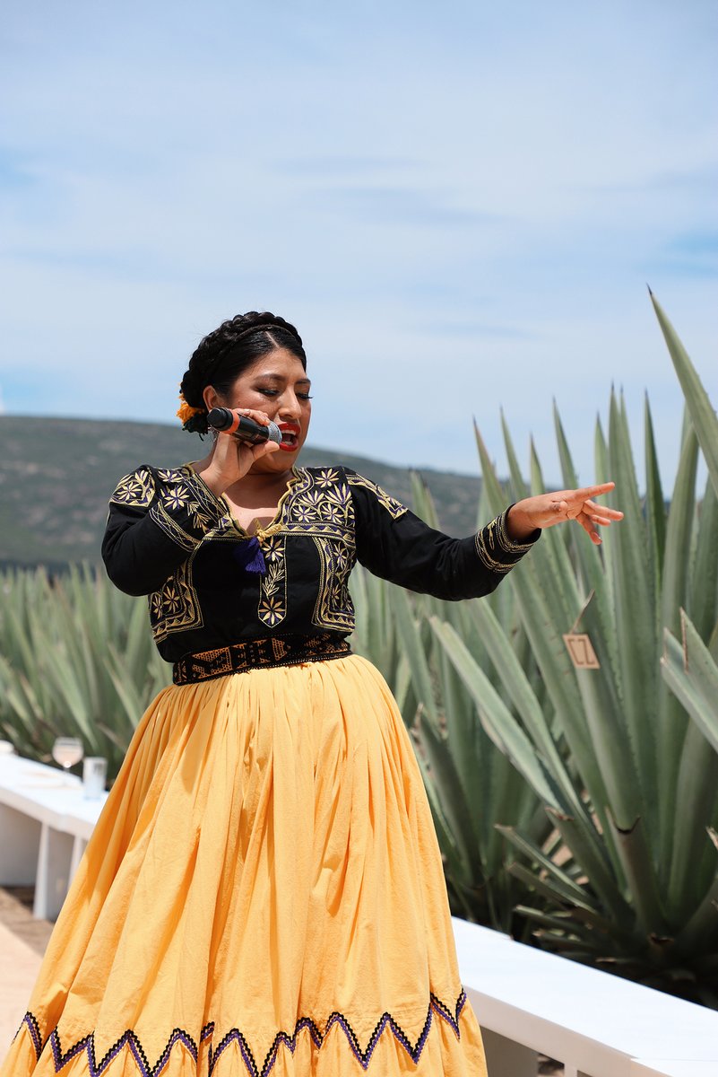Fashion Week México (@fashionweek_mx) on Twitter photo La soprano <a href="/mariareynaof/">Maria Reyna Soprano Mixe</a> nos acompaña en nuestro recorrido por México, esta vez en Oaxaca. 🤩
<a href="/VisitMex/">Visit México</a>
#VistMexico #MBFWMX #FashionWeek
#musica #FelizMiércoles La soprano <a href="/mariareynaof/">Maria Reyna Soprano Mixe</a> nos acompaña en nuestro recorrido por México, esta vez en Oaxaca. 🤩
<a href="/VisitMex/">Visit México</a>
#VistMexico #MBFWMX #FashionWeek
#musica #FelizMiércoles
