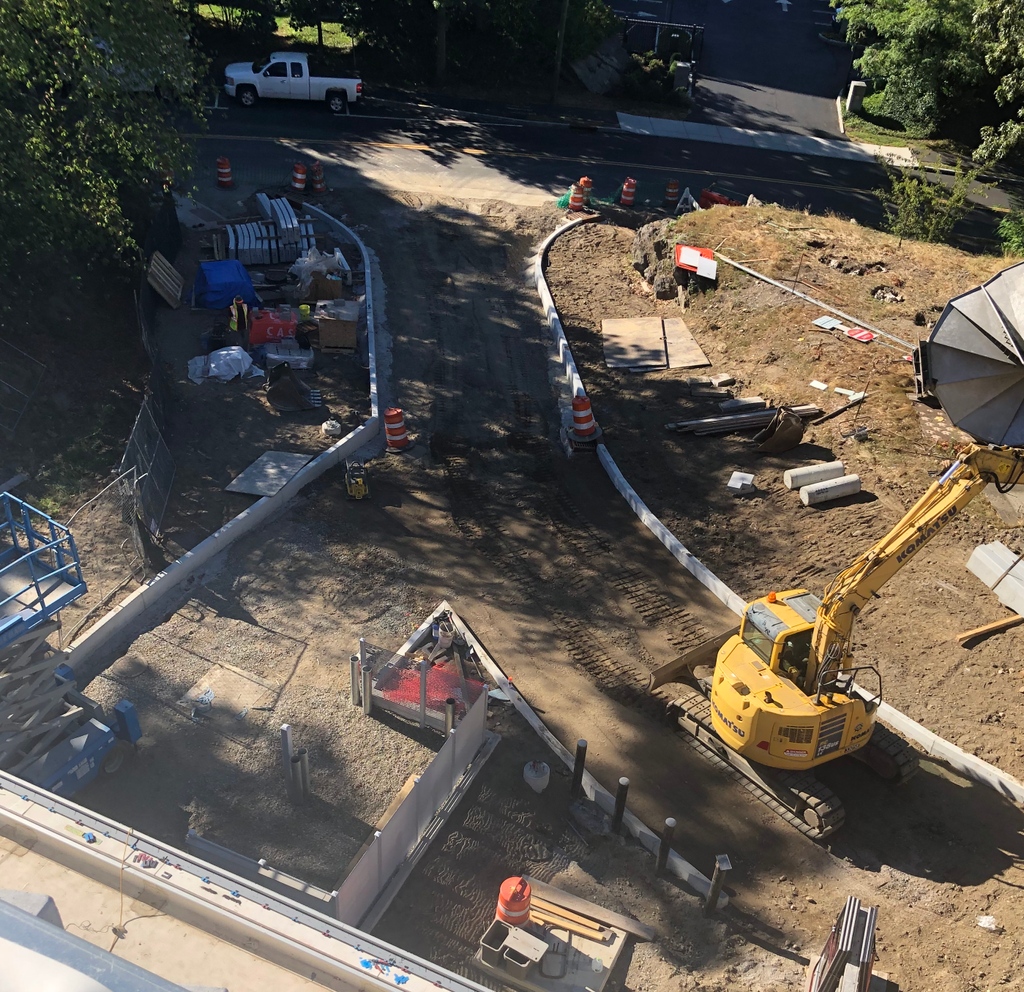 thebrucemuseum's tweet photo. #WhatsnewWednesday⁠
⁠
We're paving our way to the New Bruce!⁠
⁠
#March2023 #NewBruce #GreenwichCT #followtheprogress⁠ #CTvisit  #driveway #entrance https://t.co/ehnaYlAUdA